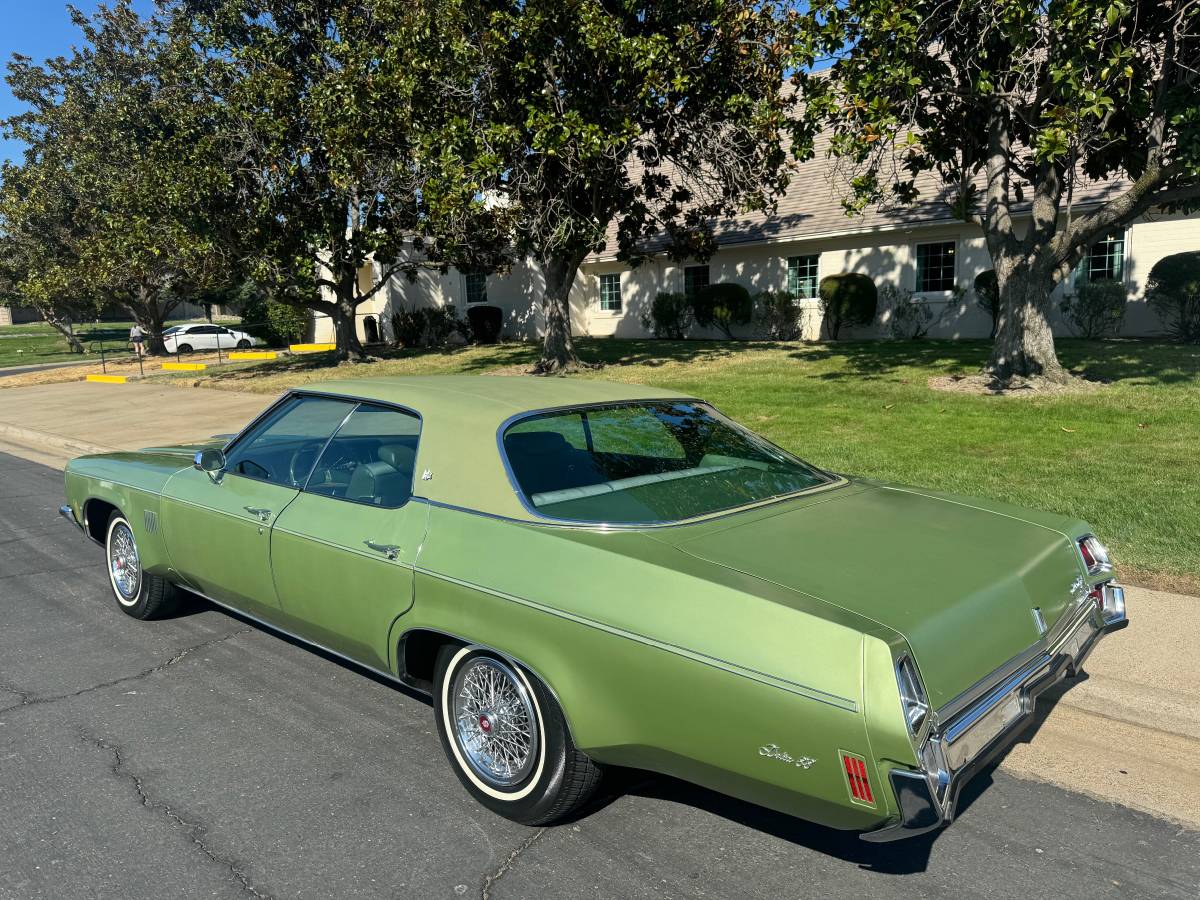 Oldsmobile-Delta-88-royale-1972-2