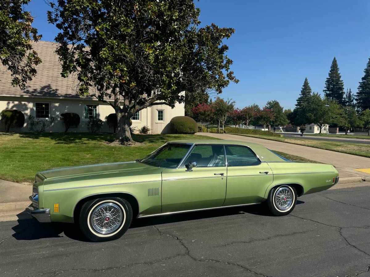 Oldsmobile-Delta-88-royale-1972