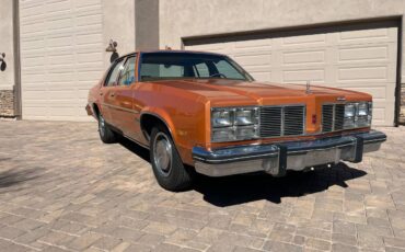 Oldsmobile-Delta-88-royale-1977-1