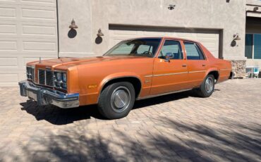 Oldsmobile-Delta-88-royale-1977