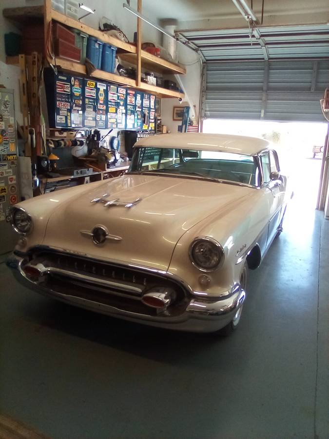 Oldsmobile-Holiday-88-4-door-hardtop-1955-1