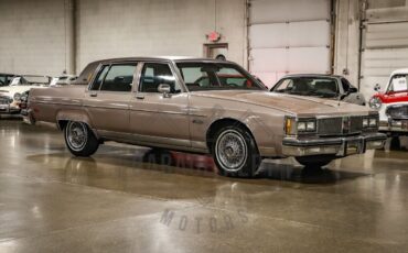 Oldsmobile Ninety-Eight Berline 1983