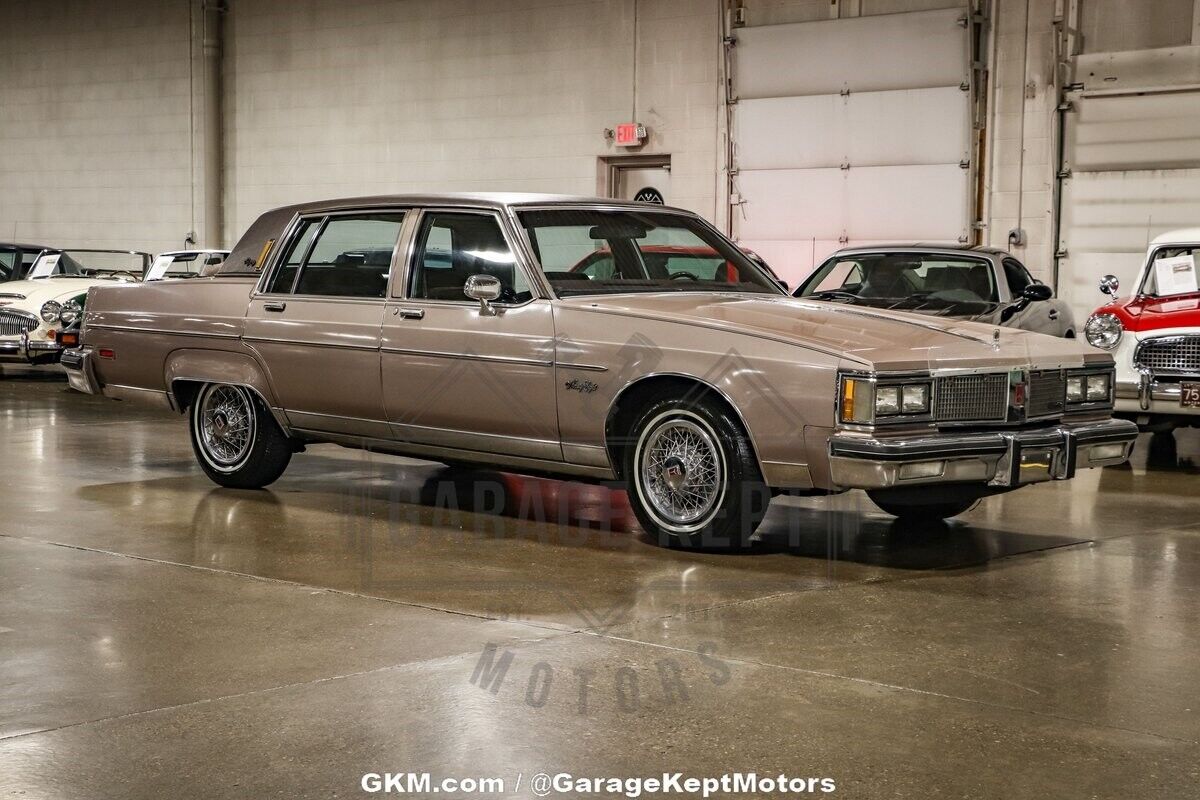 Oldsmobile Ninety-Eight Berline 1983