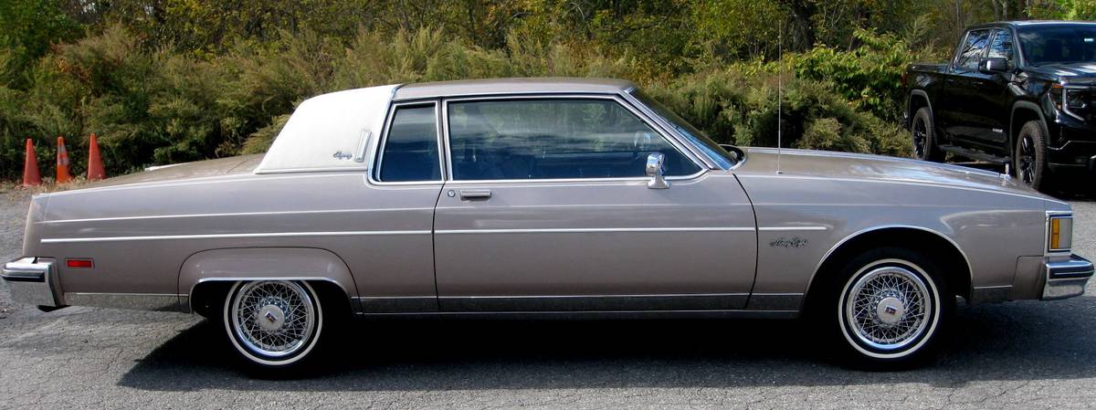 Oldsmobile-Ninety-eight-1983-7