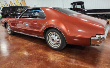 Oldsmobile-Toronado-Coupe-1966-2