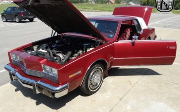 Oldsmobile-Toronado-Coupe-1983-11