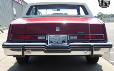 Oldsmobile-Toronado-Coupe-1983-6