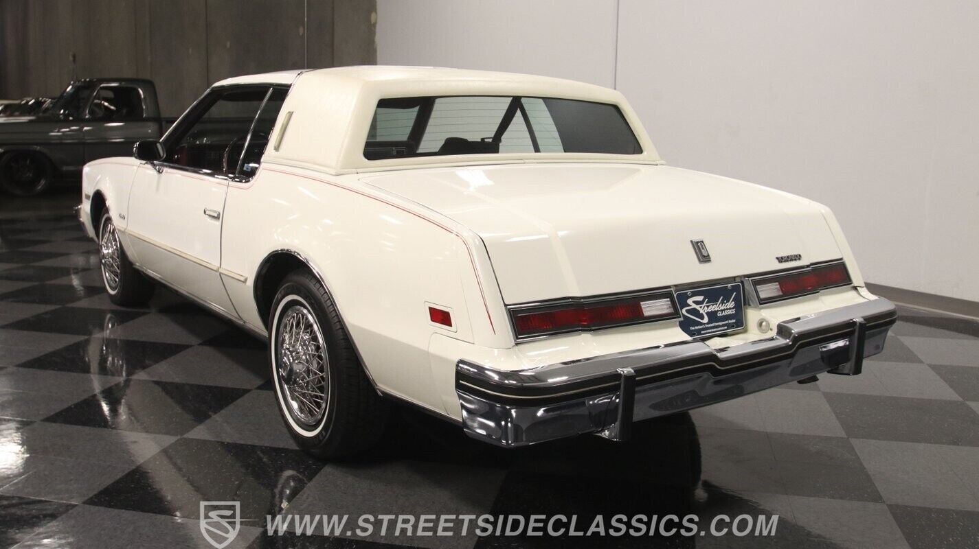 Oldsmobile-Toronado-Coupe-1985-7