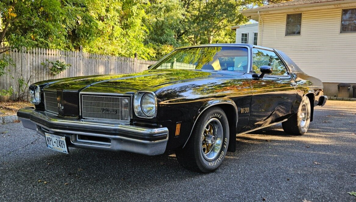 Oldsmobile hurst olds  year1}