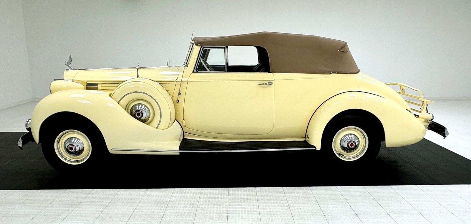 Packard-Twelve-1607-Series-Cabriolet-1938-2