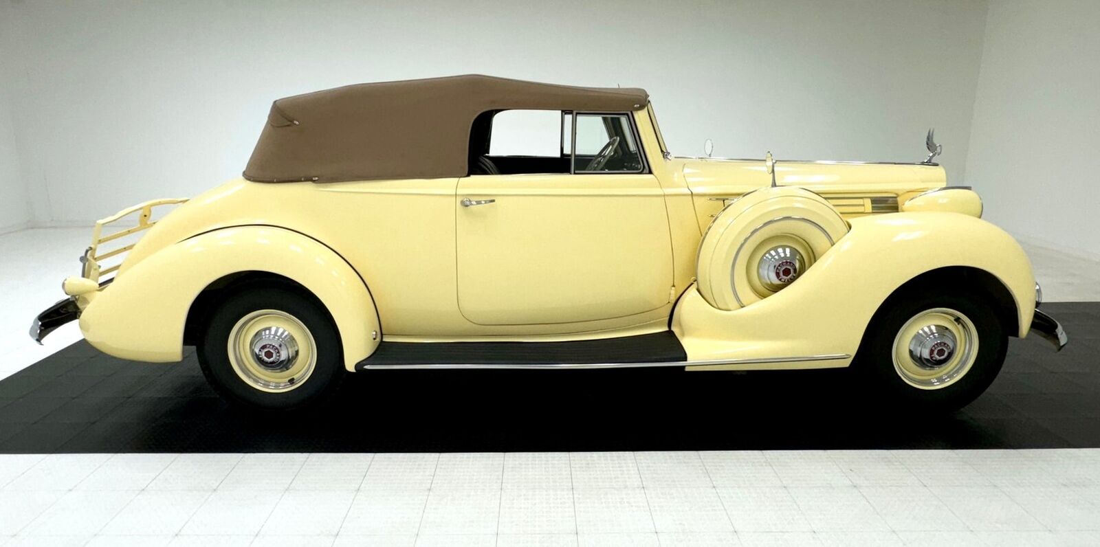 Packard-Twelve-1607-Series-Cabriolet-1938-8