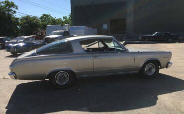 Plymouth-Barracuda-Coupe-1966-11