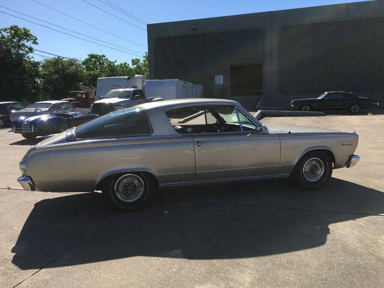 Plymouth-Barracuda-Coupe-1966-11