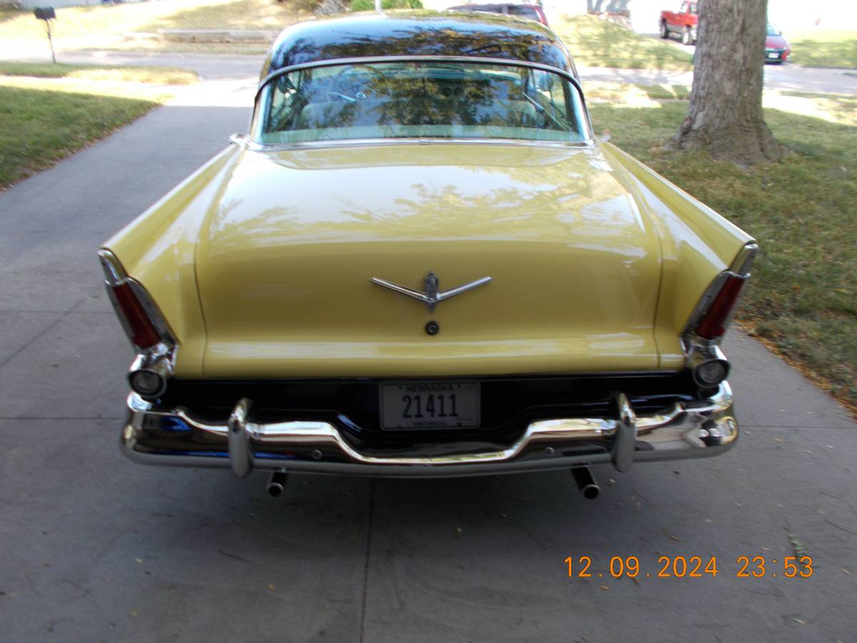 Plymouth-Belvedere-1956-7