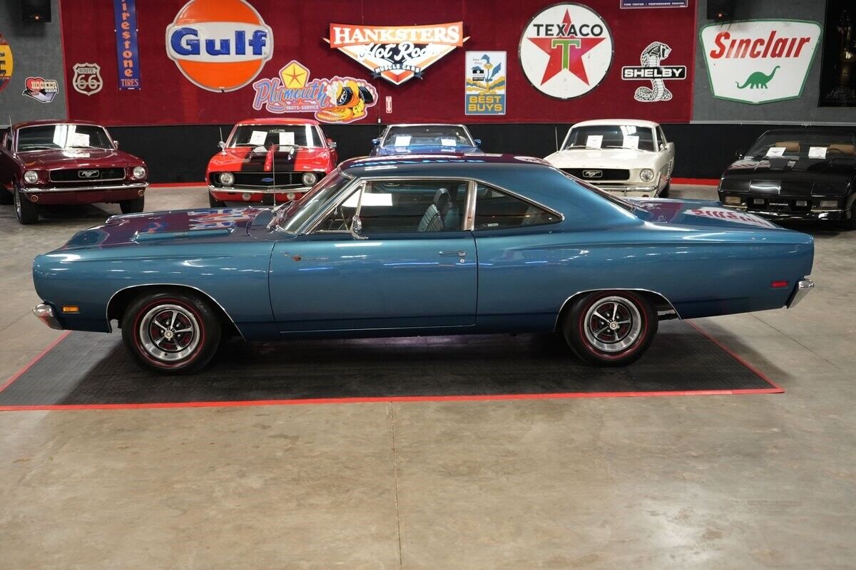 Plymouth-Road-Runner-1969-10