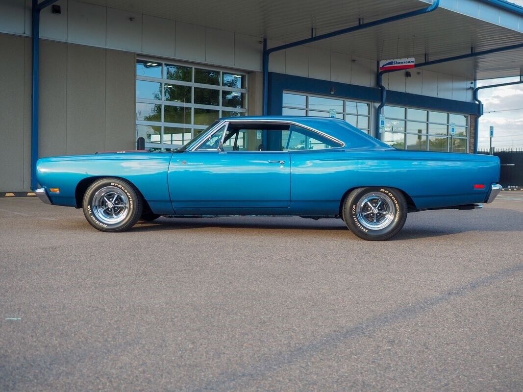 Plymouth-Road-Runner-1969-10