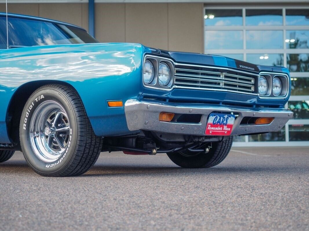 Plymouth-Road-Runner-1969-3