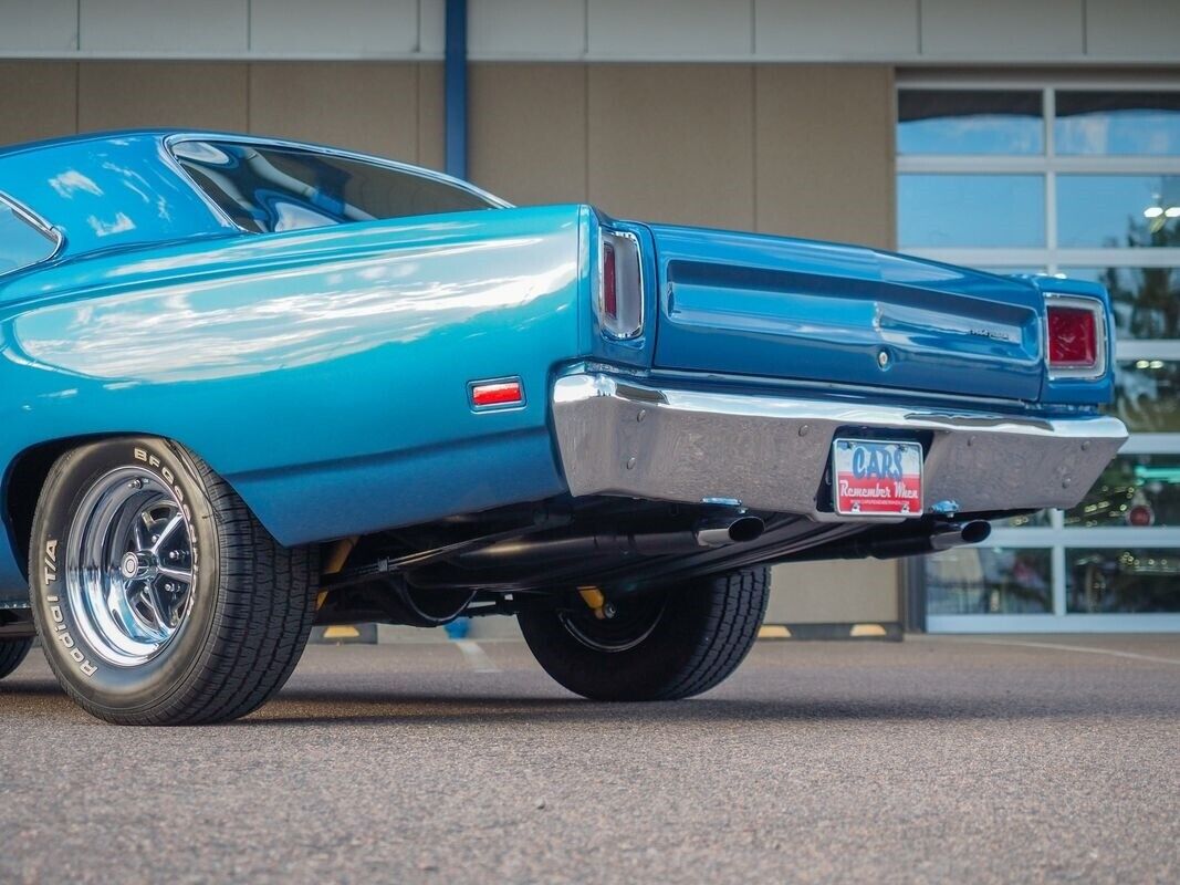 Plymouth-Road-Runner-1969-4