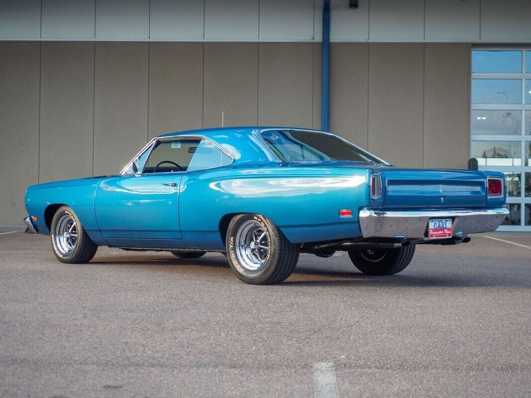 Plymouth-Road-Runner-1969-6