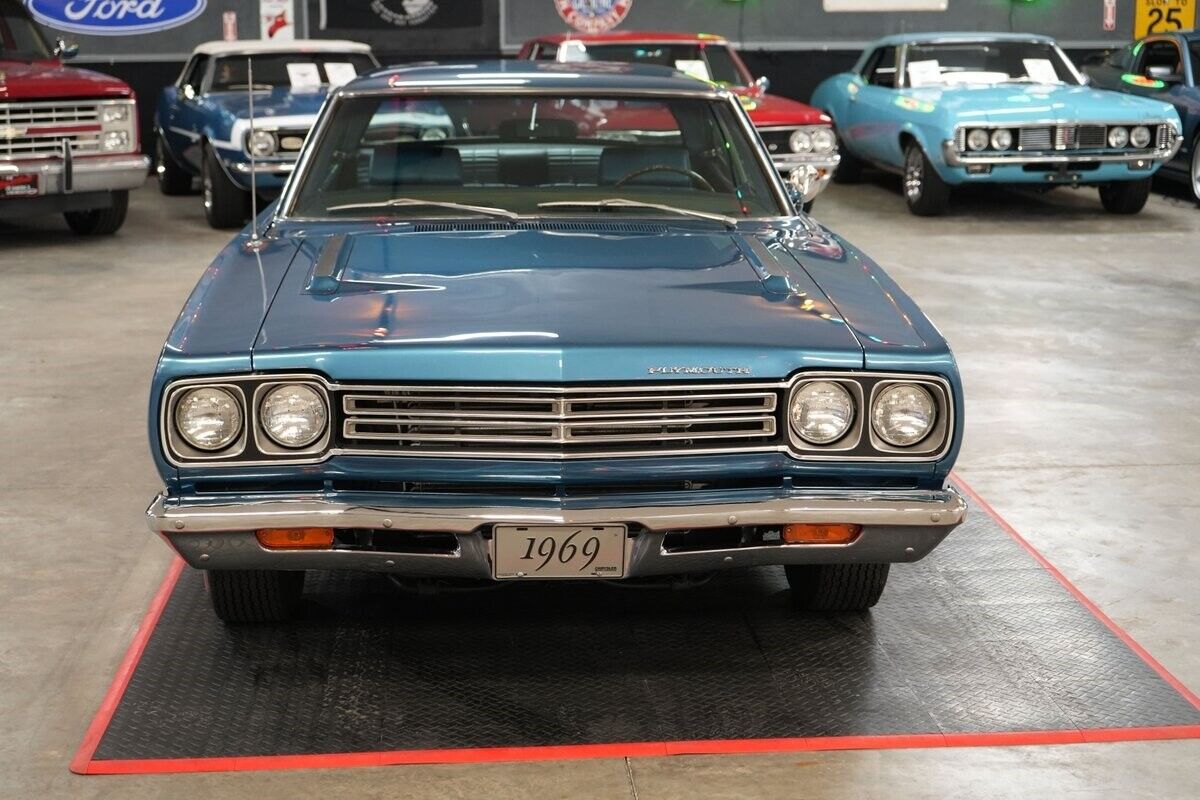 Plymouth-Road-Runner-1969-8