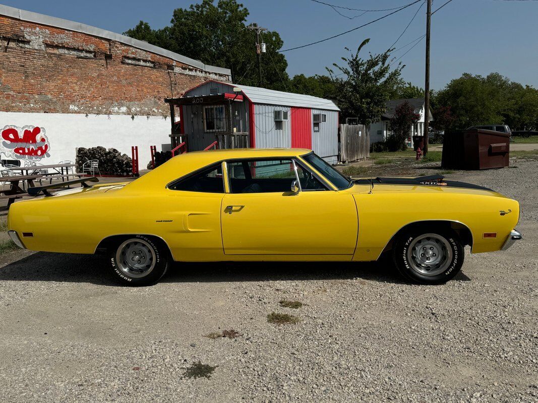 Plymouth-Road-Runner-1970-35