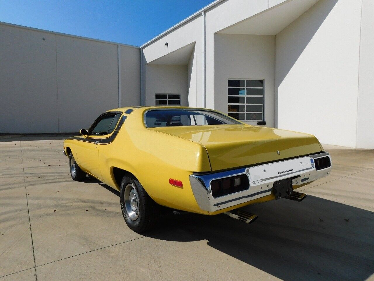 Plymouth-Road-Runner-1973-8