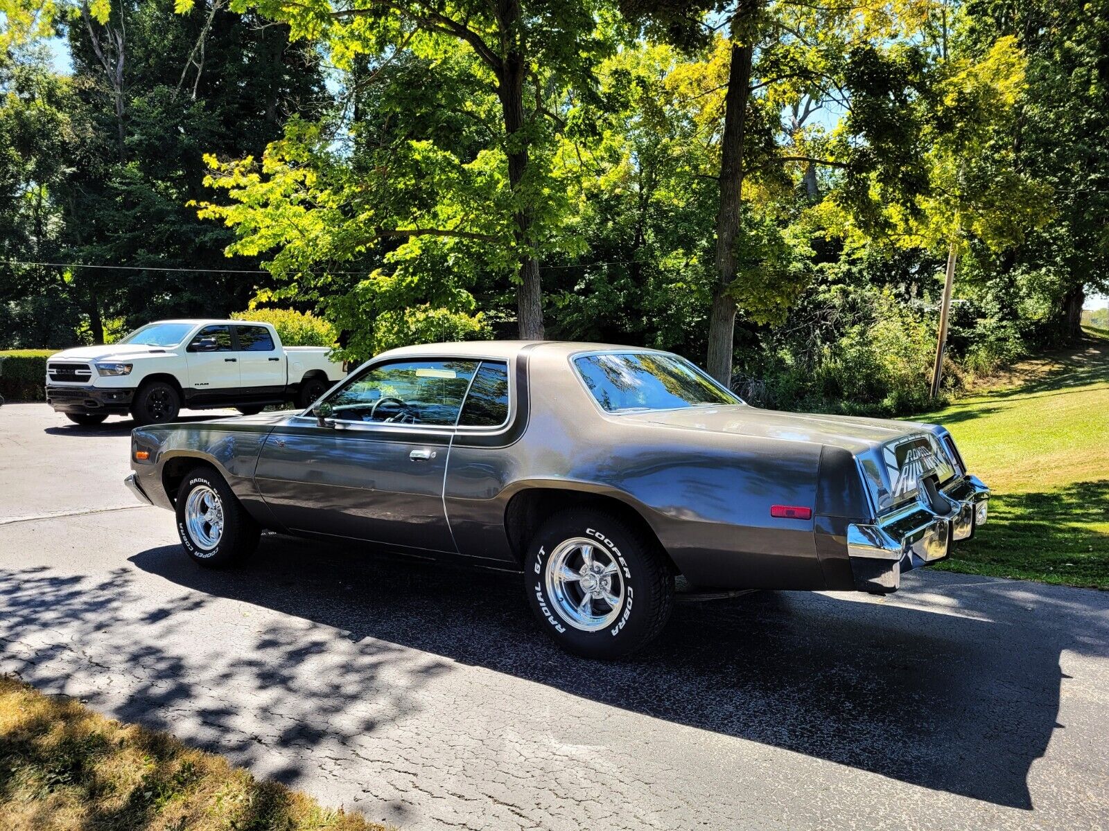 Plymouth-Road-Runner-1975-1