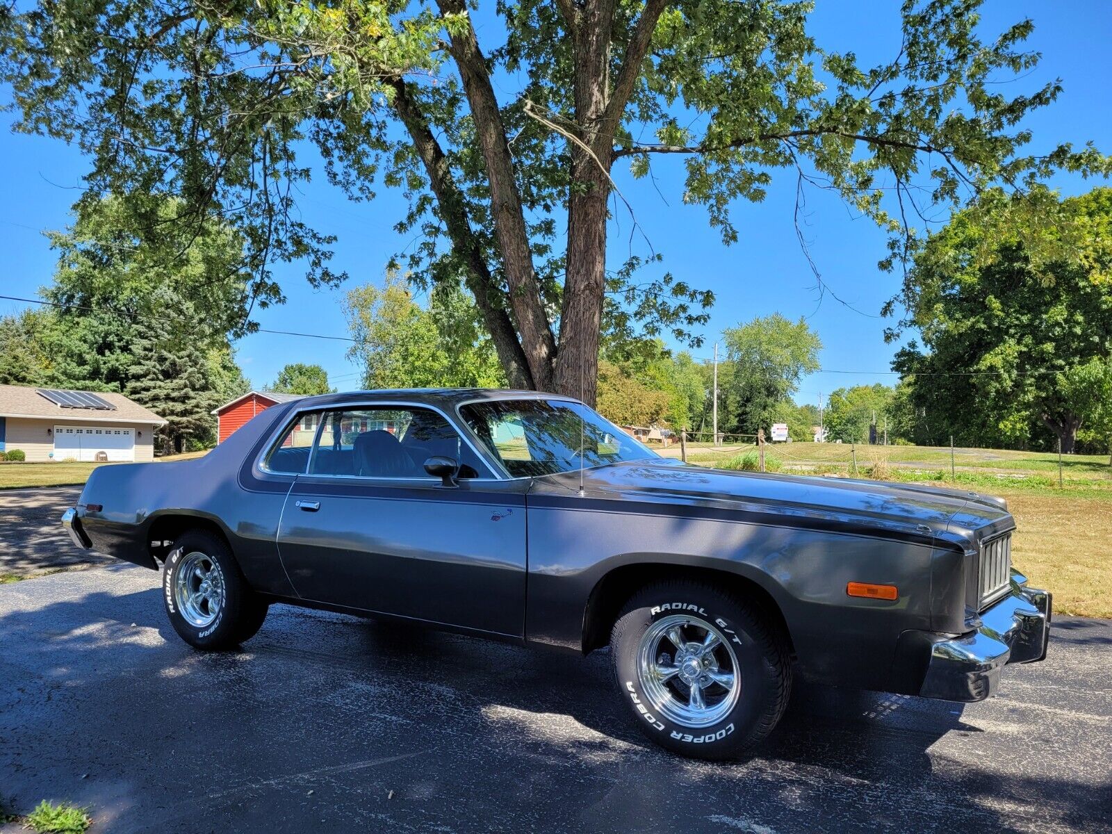 Plymouth-Road-Runner-1975-18