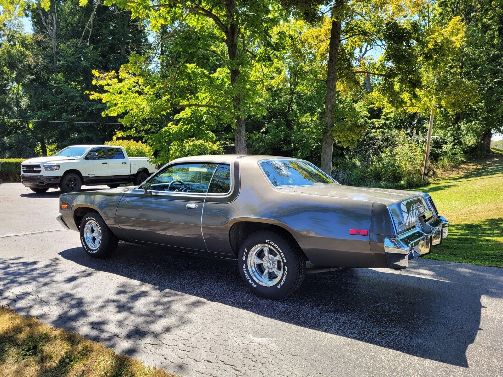 Plymouth-Road-Runner-1975-20