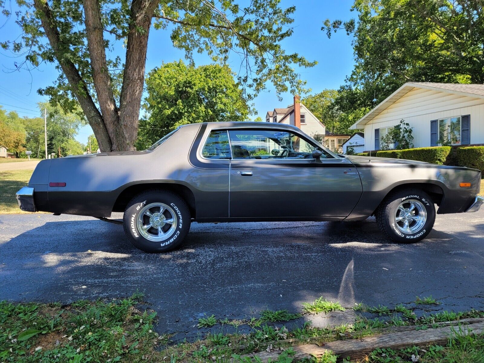 Plymouth-Road-Runner-1975-22