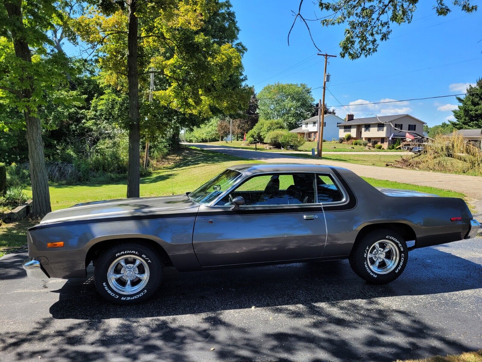 Plymouth-Road-Runner-1975-23