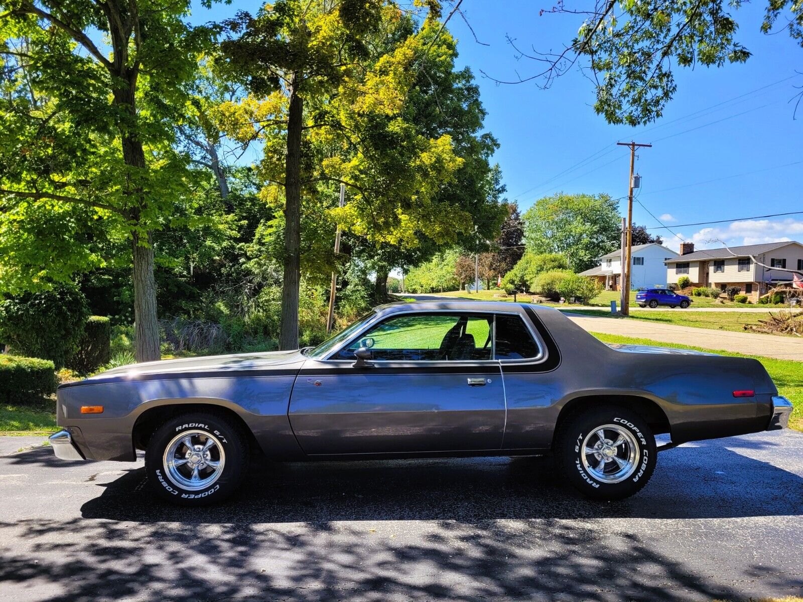 Plymouth-Road-Runner-1975-28