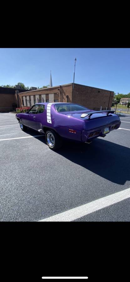 Plymouth-Roadrunner-1971-2