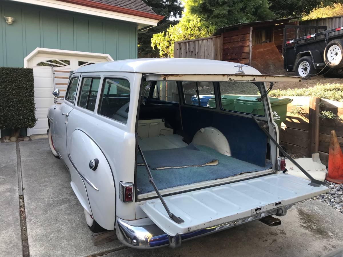 Plymouth-Suburban-1952-12