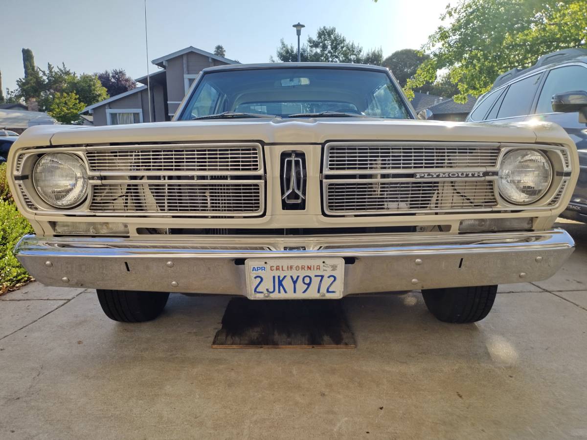 Plymouth-Valiant-1967-1