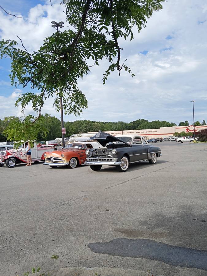 Pontiac-Chieftain-silver-streak-1949-11