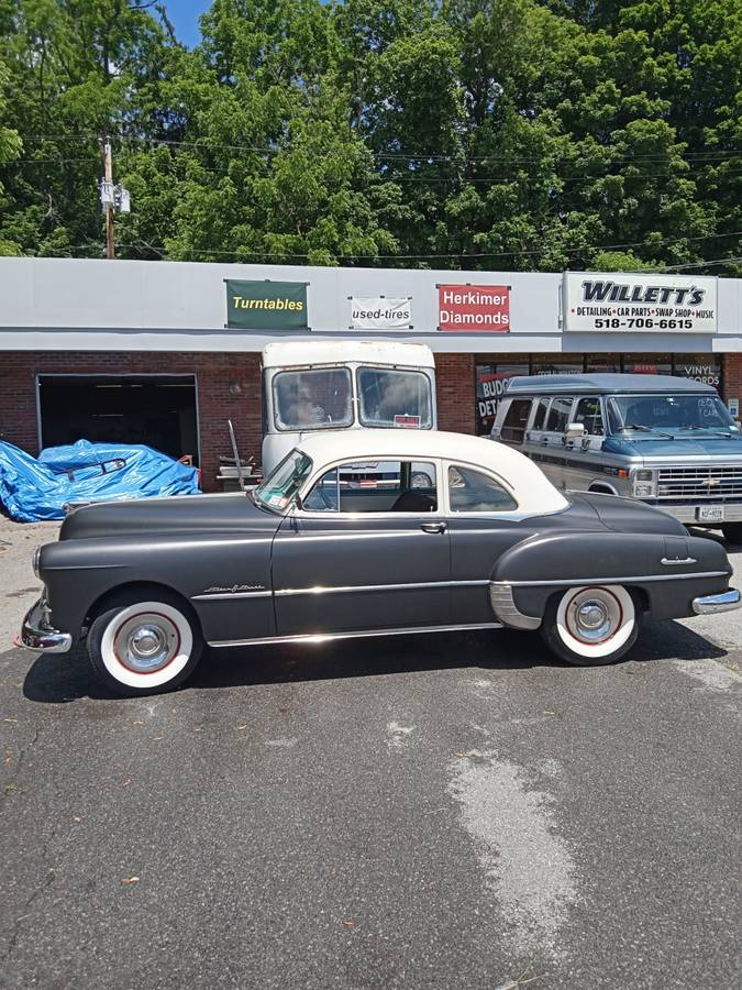 Pontiac-Chieftain-silver-streak-1949-14