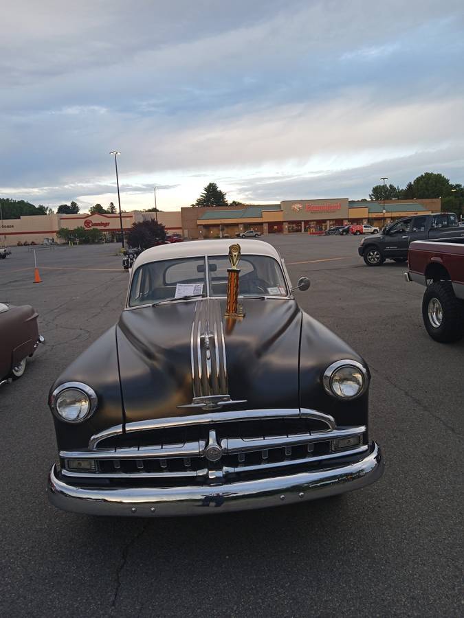 Pontiac-Chieftain-silver-streak-1949-7