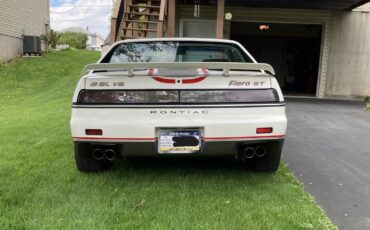 Pontiac-Fiero-gt-1985-1