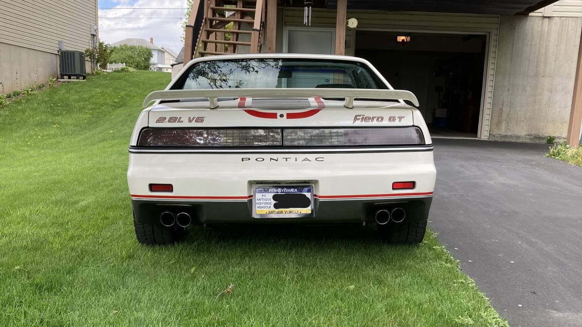 Pontiac-Fiero-gt-1985-1