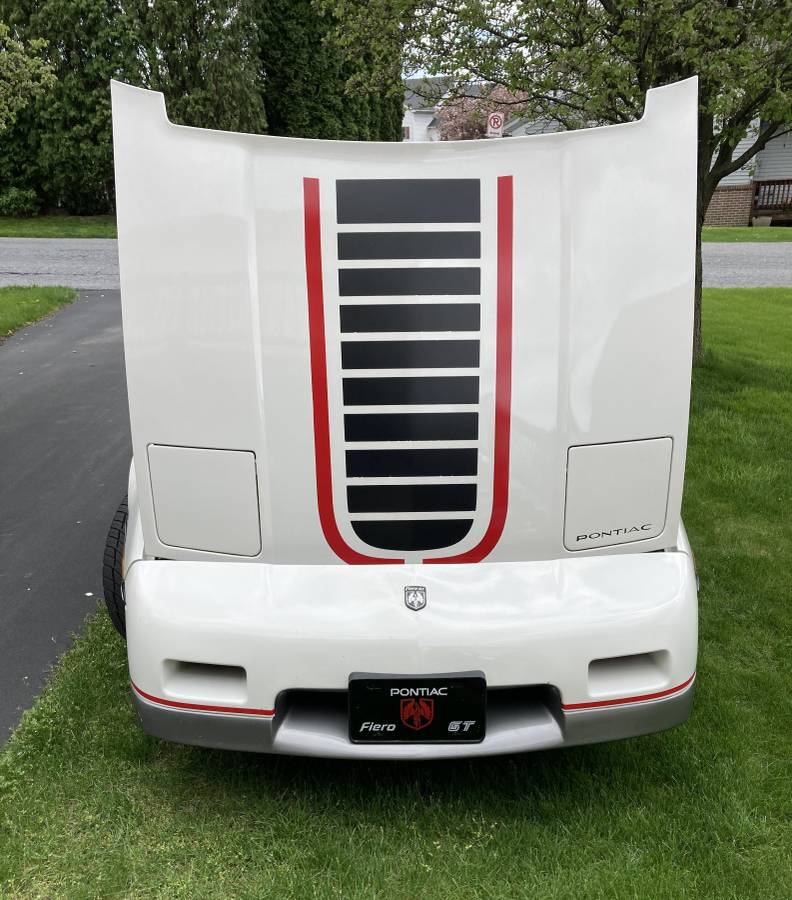 Pontiac-Fiero-gt-1985-11