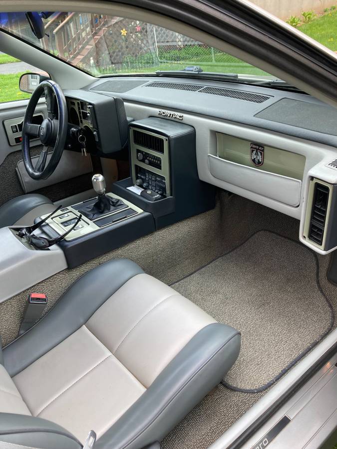 Pontiac-Fiero-gt-1985-13