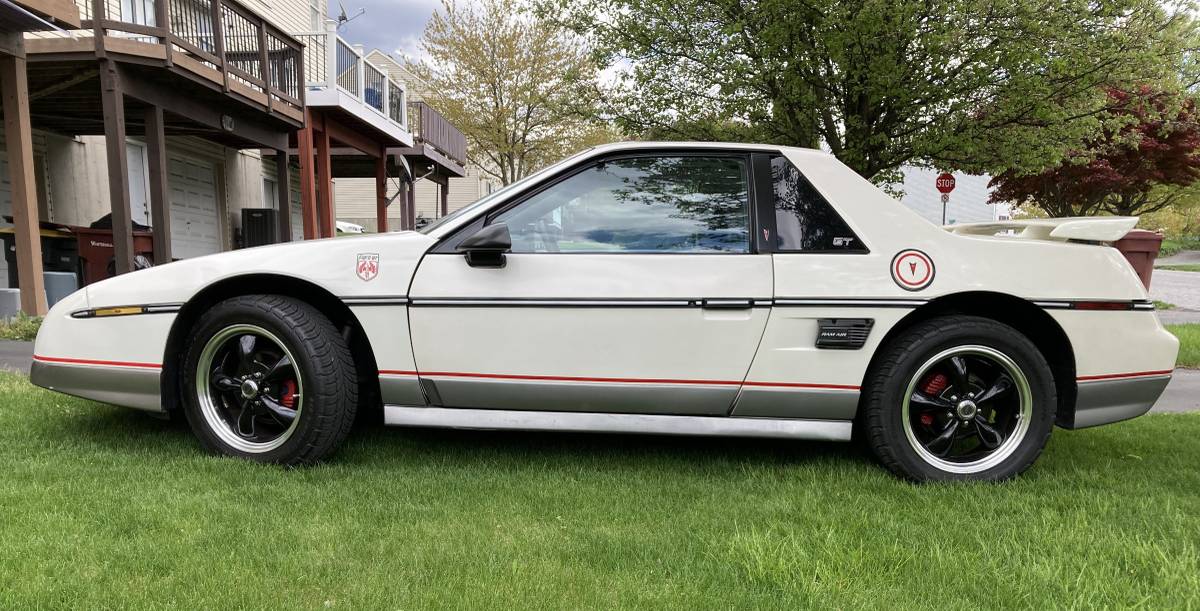 Pontiac-Fiero-gt-1985-2