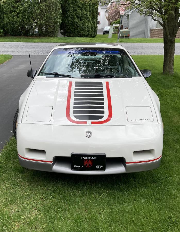 Pontiac-Fiero-gt-1985-3