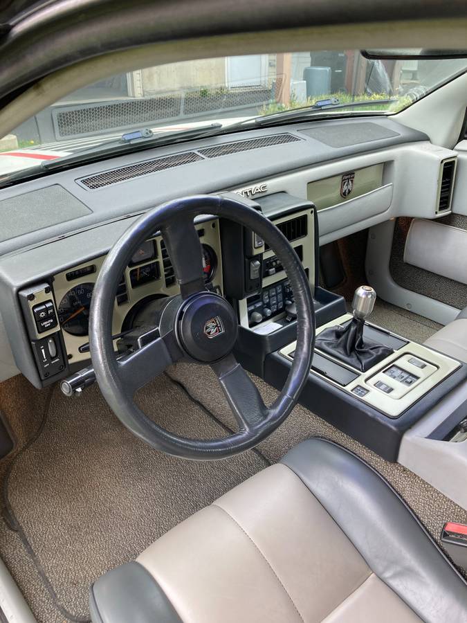 Pontiac-Fiero-gt-1985-4