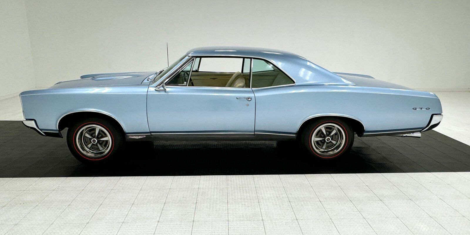 Pontiac-GTO-Coupe-1967-1