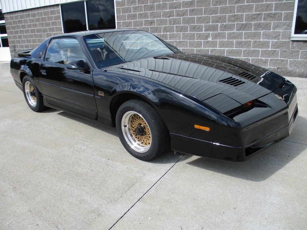 Pontiac-Trans-Am-GTA-1990-3