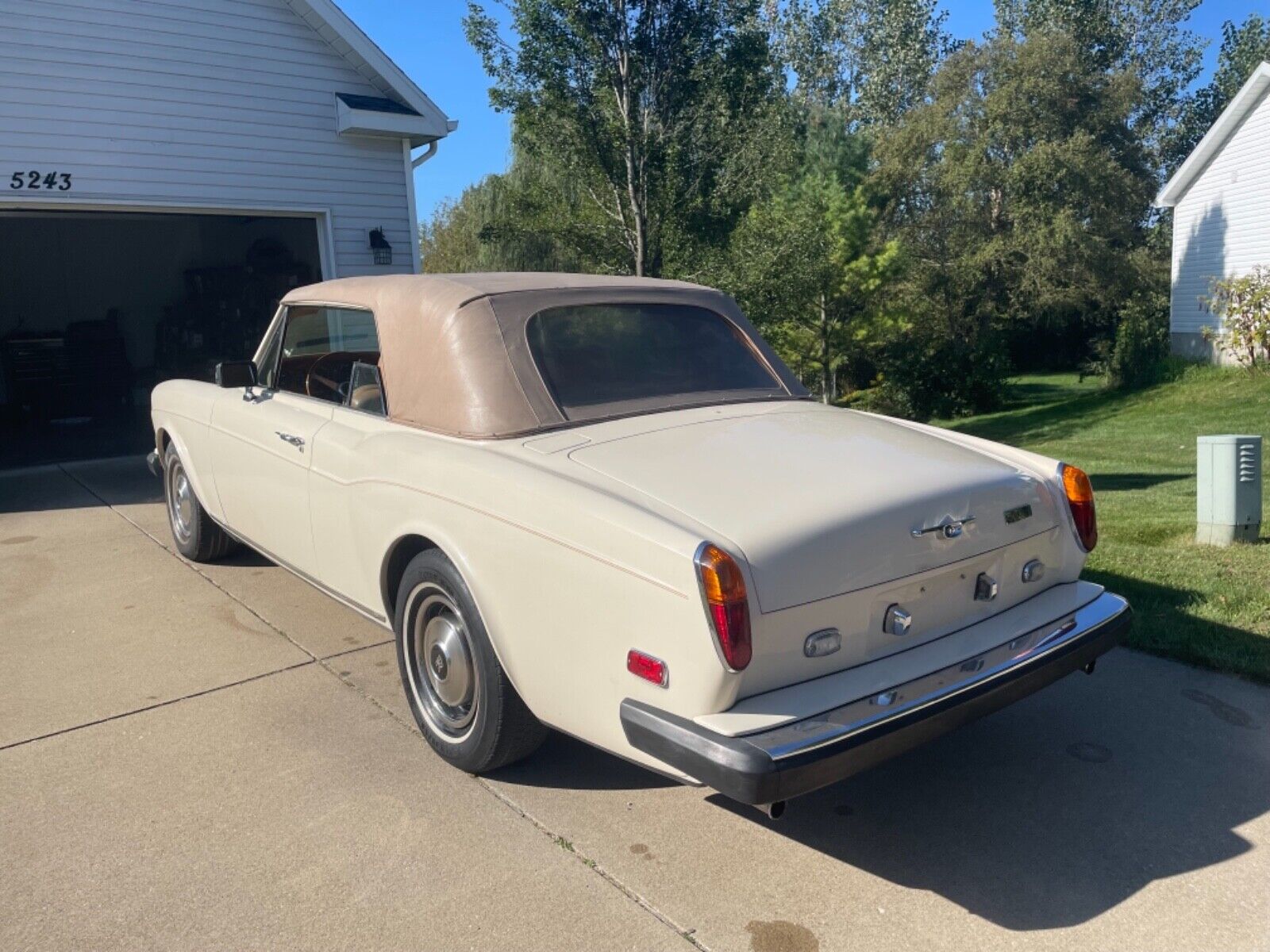 Rolls-Royce-Corniche-Cabriolet-1984-13