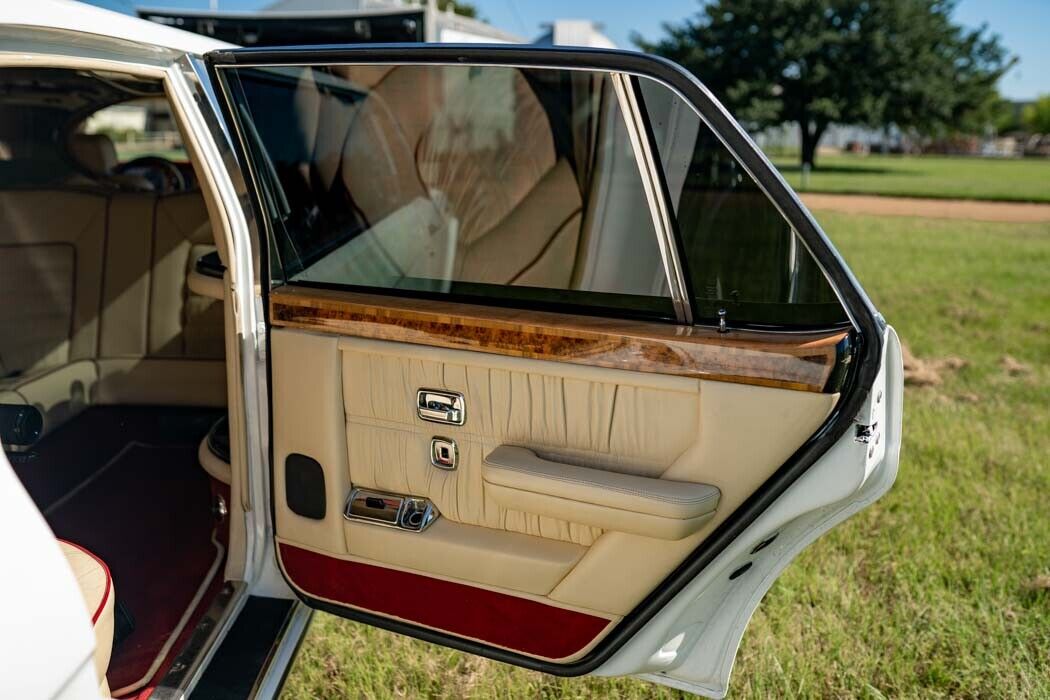 Rolls-Royce-Silver-SpiritSpurDawn-1985-35