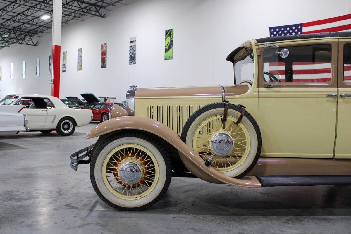 Studebaker-Commander-Berline-1931-1